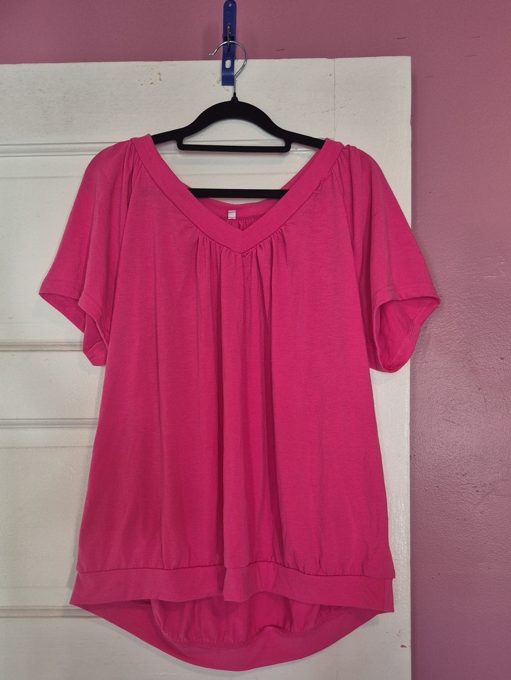 Women's Pink V-Neck Short Sleeve Top